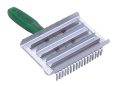 Etrille carrée avec peigne pour bovins