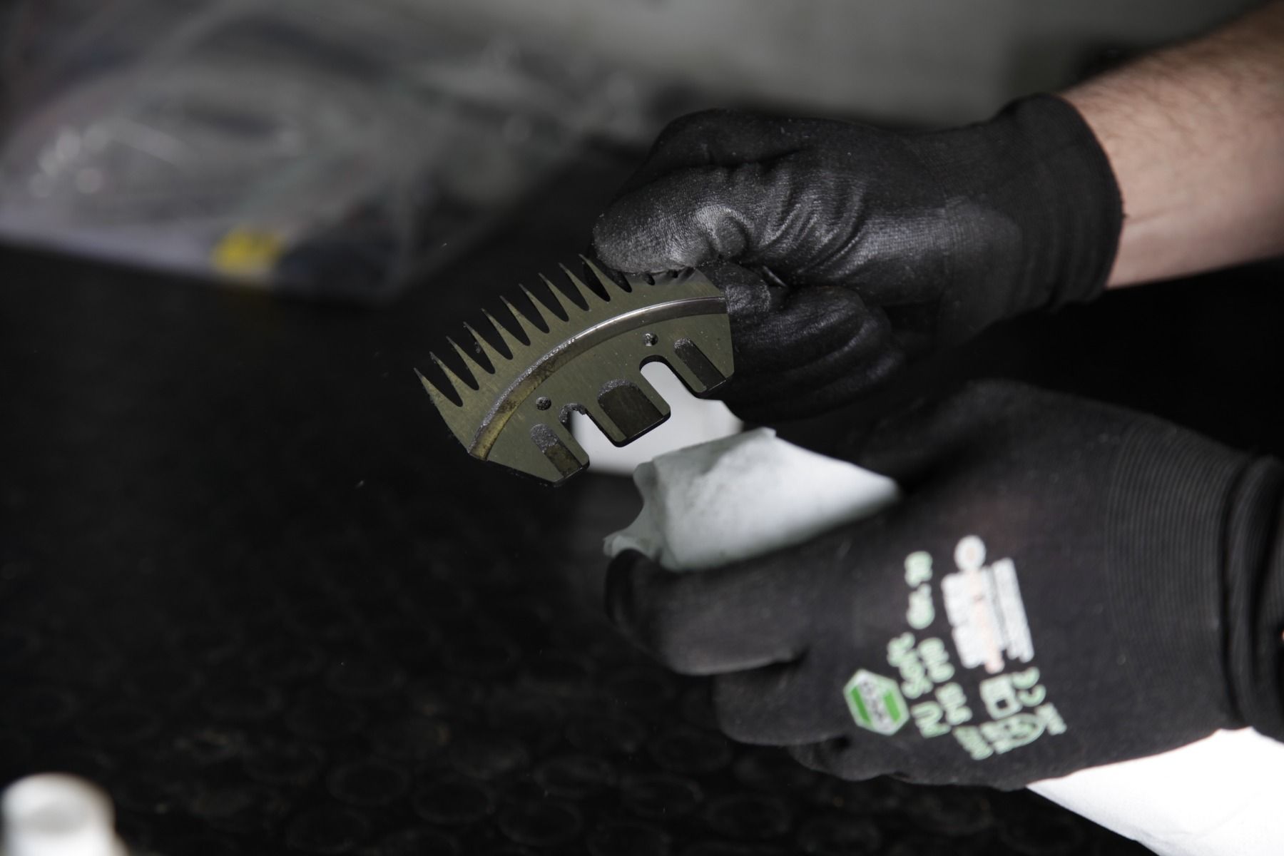 Affûtage de 10 jeux de peignes